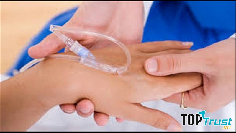 Dịch vụ truyền nước tại nhà. Ảnh minh họa.