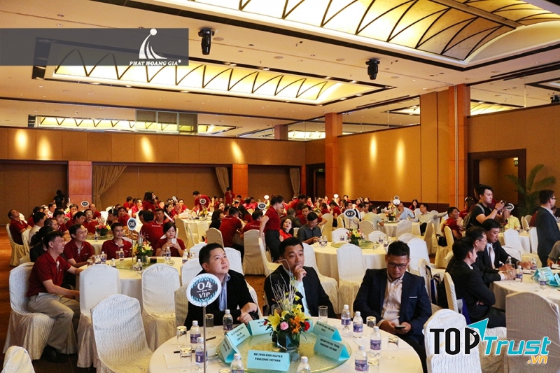 Công ty TNHH MTV sự kiện Phát Hoàng Gia