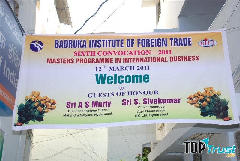 Công ty TNHH quả cầu vàng