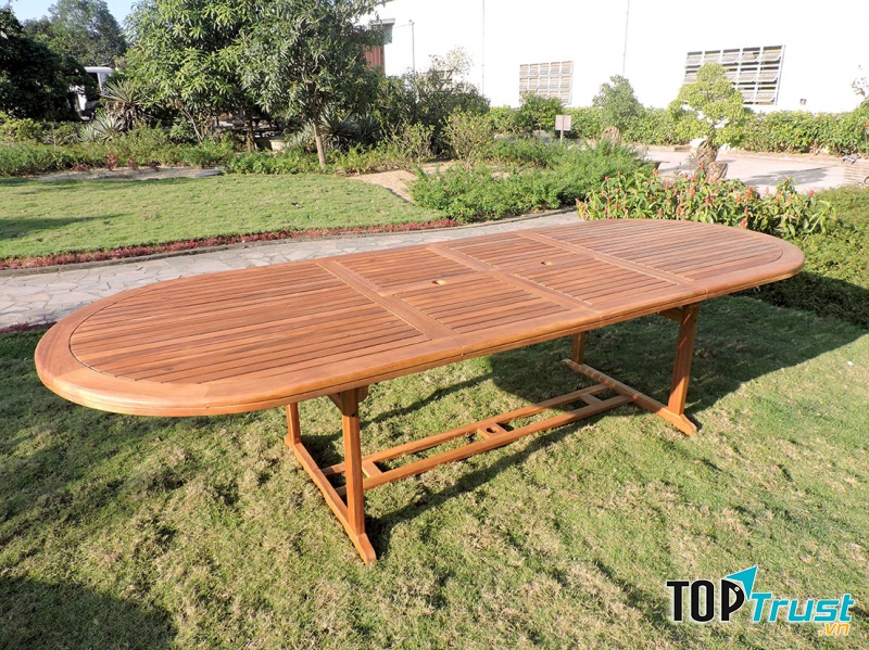 Bàn dài, sản phẩm của Thanh Thủy.