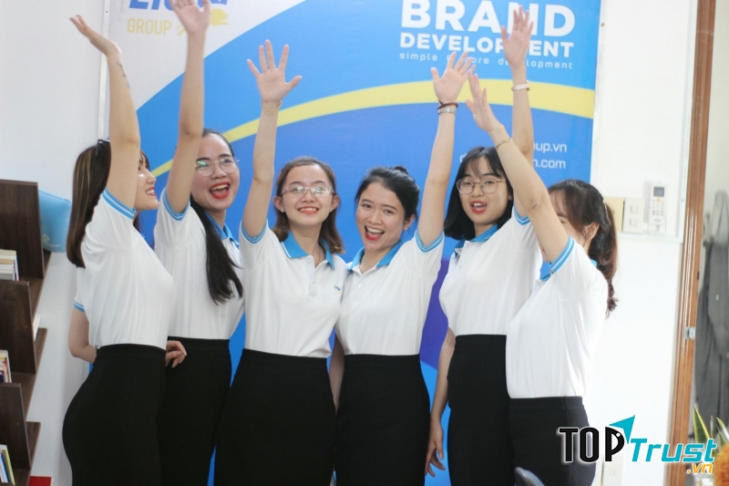 CÔNG TY TNHH THƯƠNG HIỆU VÀ ĐỒNG PHỤC LION