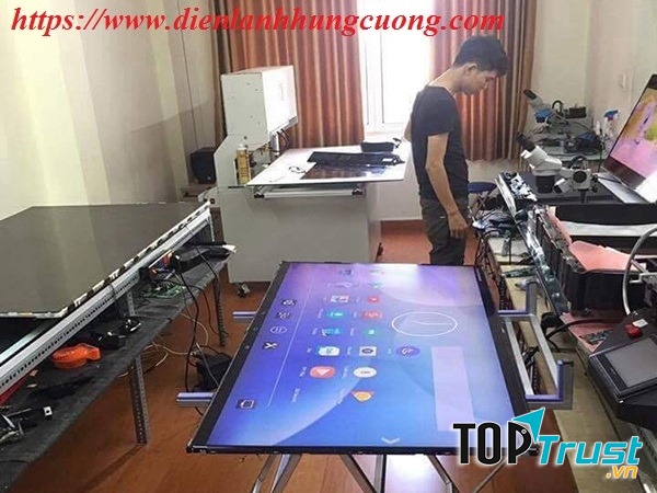 Sở hữu đội ngũ kỹ sư, kỹ thuật giỏi. Được đào tạo và tập huấn chuyên sâu về tất các sản phẩm ngành điện tử - điện lạnh. Được tuyển chọn khắt khe về trình độ và đạo đức. Có trên 10 năm kinh nghiệm và hết sức tâm huyết với nghề.