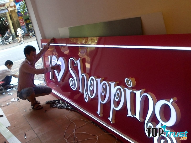 Làm biển chữ nổi mica