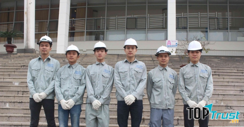 Có quy mô lớn và đội ngũ thợ tay nghề cao, có thể đáp ứng được nhu cầu của tất cả các khách hàng có nhu cầu sửa tủ lạnh tại Hà Nội chỉ sau 30 phút gọi điện.