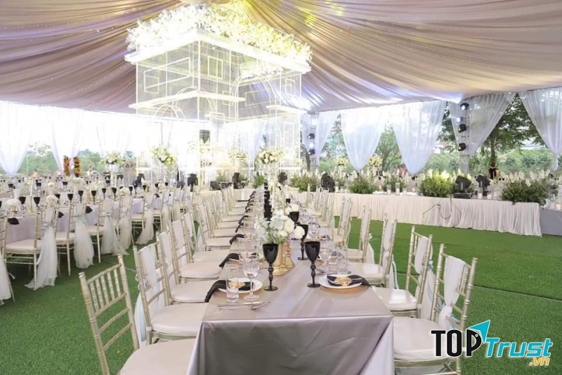 Không gian ngoài trời