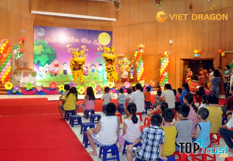 Tổ chức các chương trình đặc sắc: múa lân, văn nghệ,…