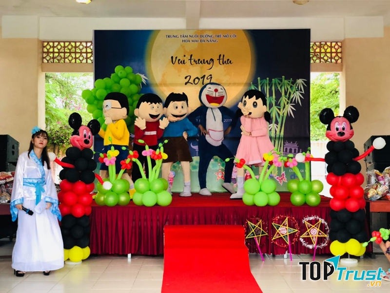 với đội ngũ nhân sự bao gồm vũ đoàn, nghệ sĩ, diễn viên chuyên nghiệp, D2Events sẽ mang đến những tiết mục như hát, múa, ảo thuật, chú hề, kịch rối … đặc sắc.