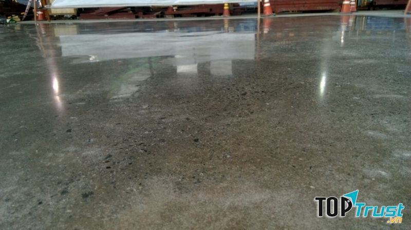 Nền sàn sạch sáng bóng sau khi sử dụng dịch vụ của 5 sạch