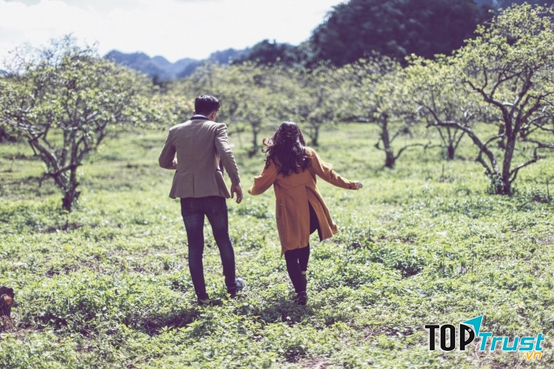 Dù bận công việc bạn cũng lên quan tâm đến cô ấy nhé