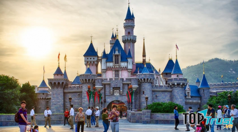 Công Viên HongKong Disneyland