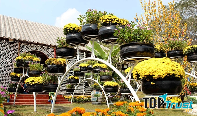 Một góc trưng bày của công viên Lê Văn Tám
