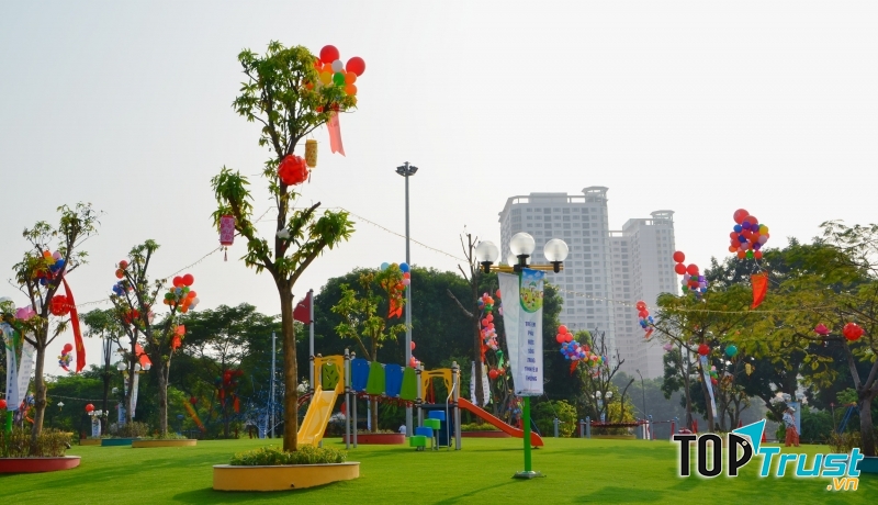 Khu vui chơi trong công viên Nghĩa Đô
