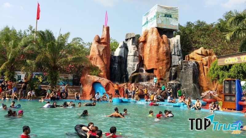 Công viên nước Long Điền Sơn