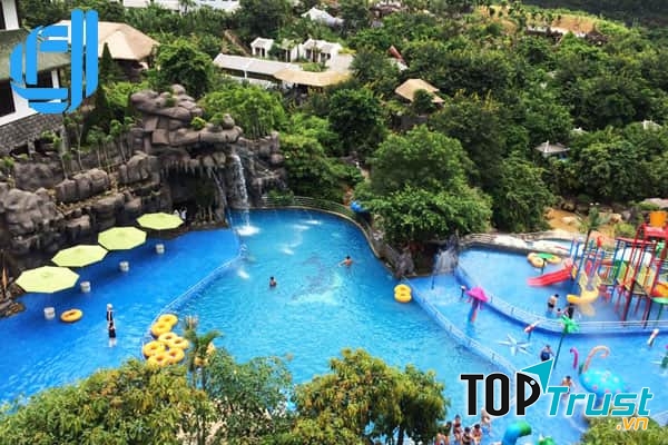 Công viên suối khoáng nóng Thần Tài