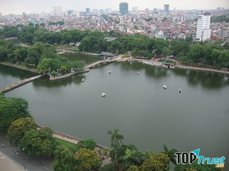 Một phần công viên Thủ Lệ nhìn từ trên cao