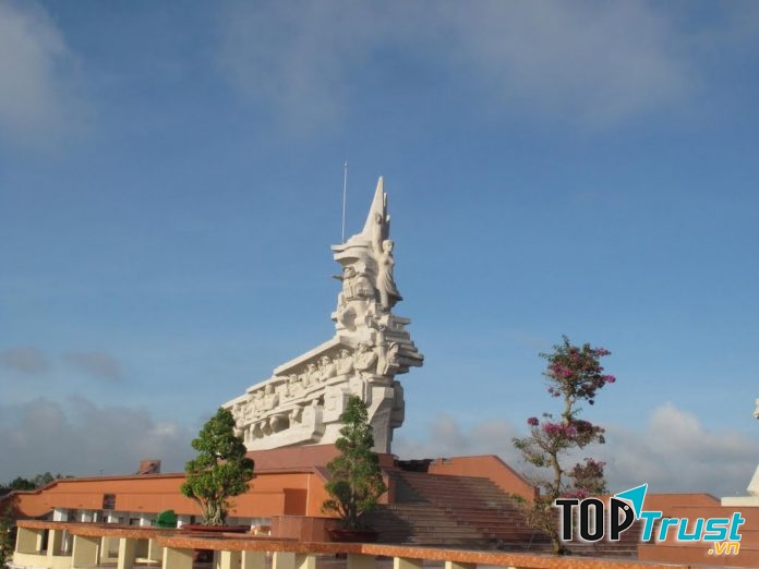 Công viên, tượng đài Long An