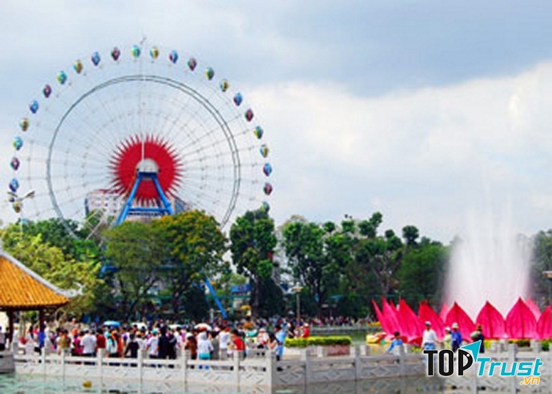 Công viên văn hóa Đầm Sen