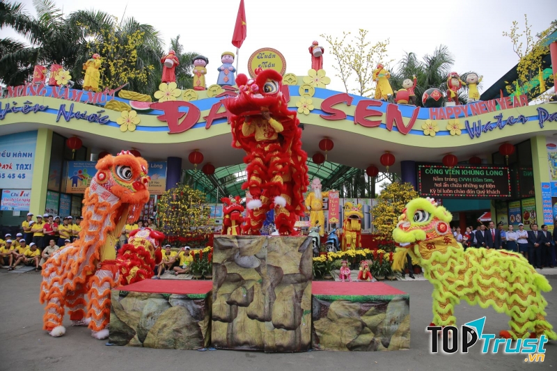 Cổng công viên văn hóa đầm sen