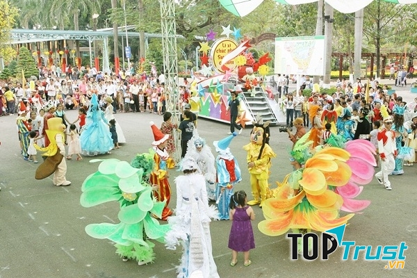 Công viên văn hóa Đầm Sen được xem là một địa điểm hấp dẫn trong dịp Tết