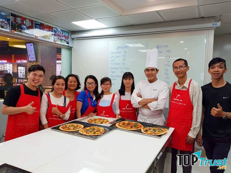 Lớp học làm bánh Pizza Hawaii của Cooky.vn