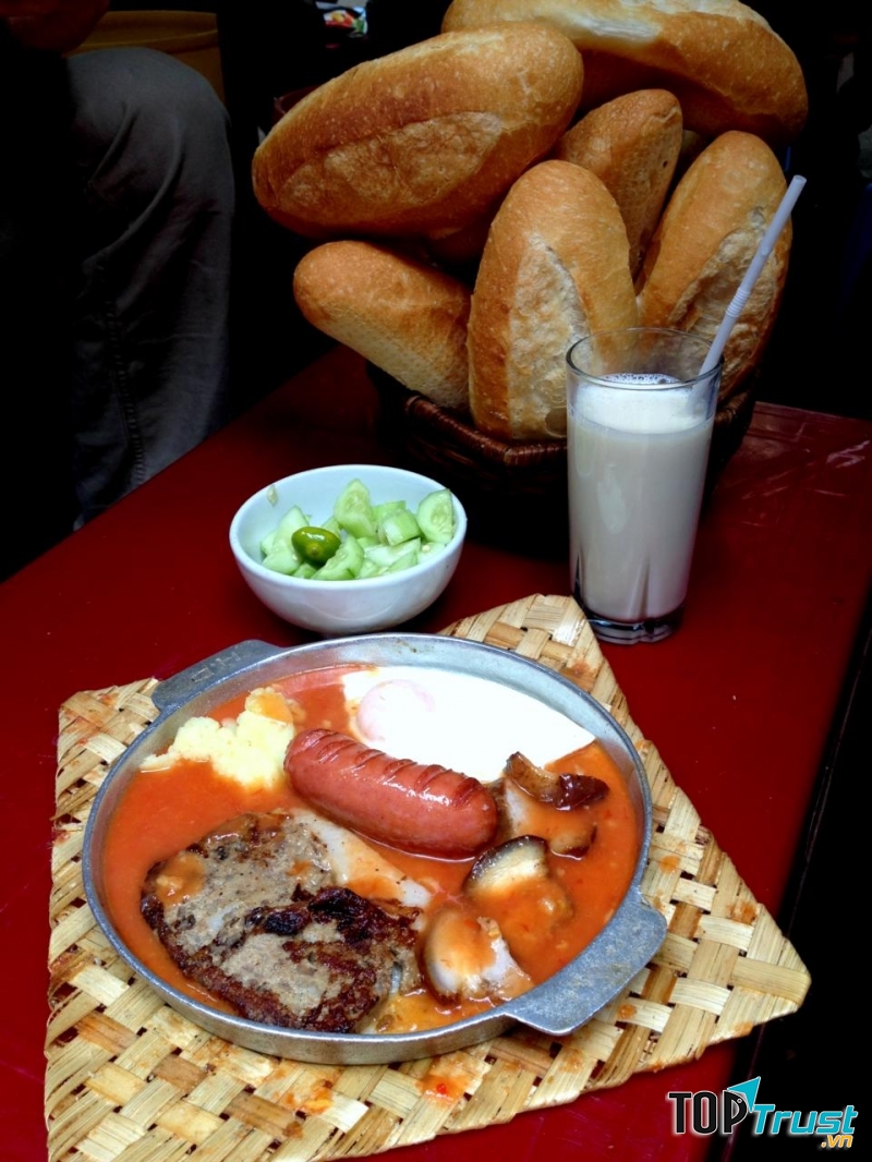 Cột điện quán- Bánh mì chảo