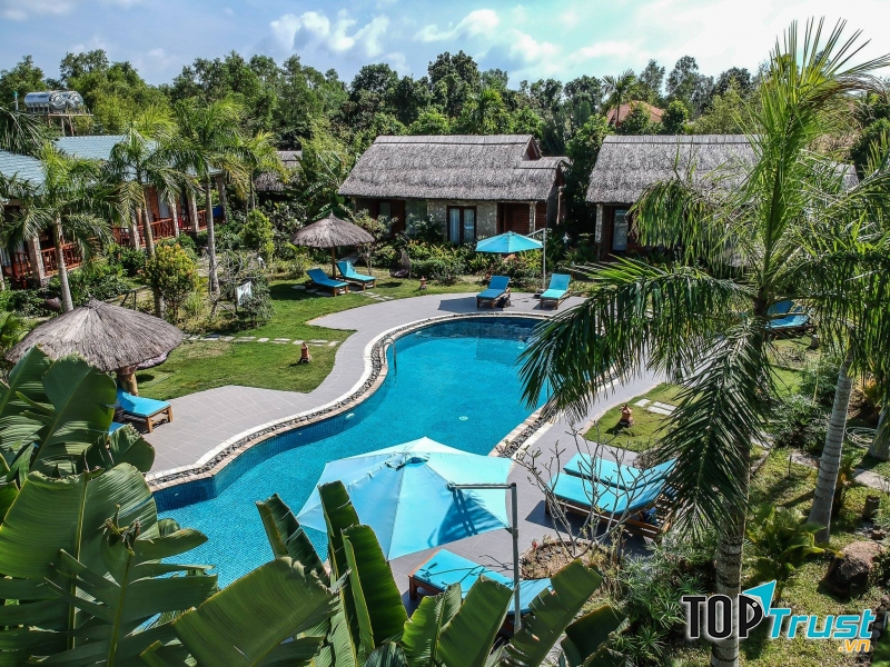 Khung cảnh Cottage Village lãng mạn hơn khi về đêm