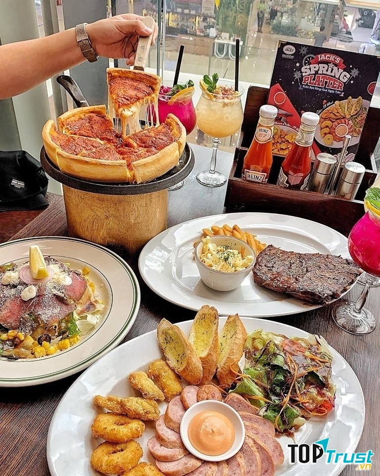 Dừng chân tại ﻿Cowboy Jack's thực khách sẽ tận hưởng buổi tiệc thơm ngon trọn vị Mỹ