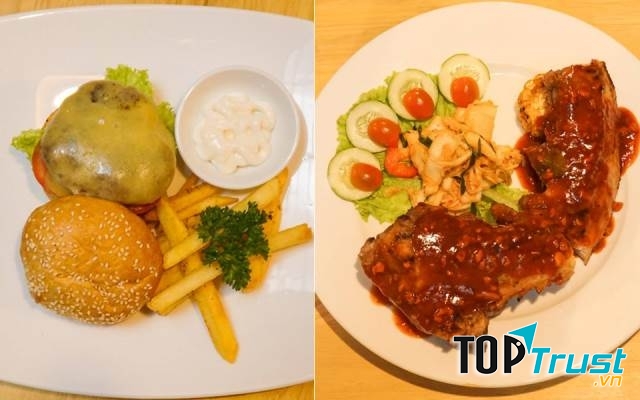 Món steak ở Cowboy Steakhouse & Grill