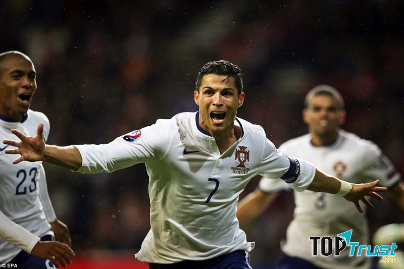 Ronaldo cống hiến hết mình cho đội tuyển Bồ Đào Nha