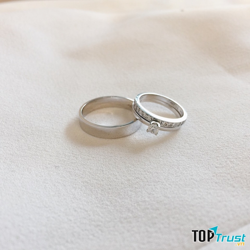 Từ nhẫn, lắc tay, dây chuyền cho tới hoa tai, tất cả đều nổi bật vẻ đẹp tinh xảo, với thiết kế tỉ mỉ nhất