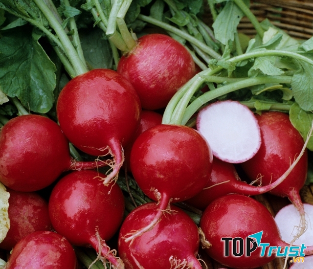 Sắc tố của màu sắc củ cải đường giúp làm sáng hồng môi.