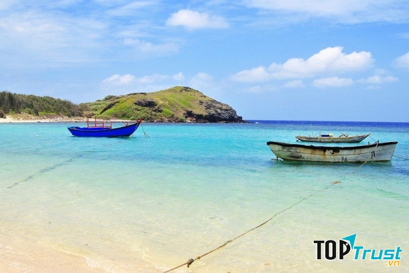 Nhiều bãi tắm phục vụ du khách tham quan tắm mát