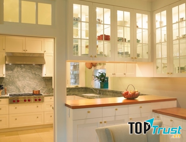 Cửa tủ bếp bằng kính trong điệu đà, độc đáo