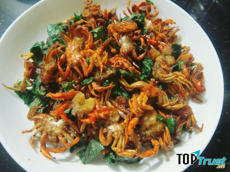 Món cua đồng rang lá lốt