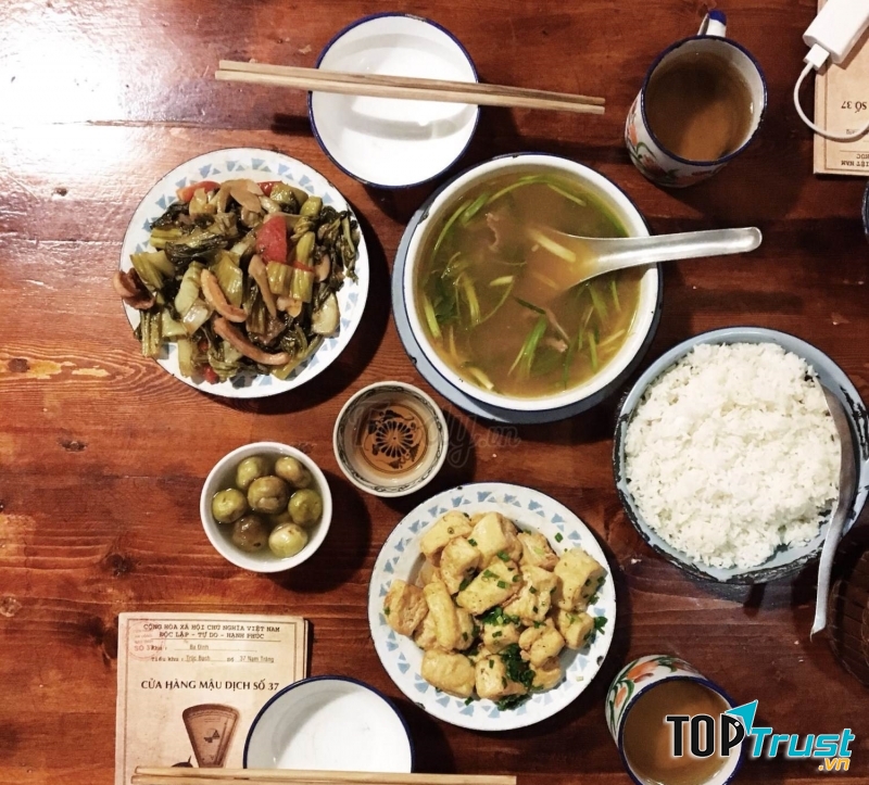 Menu đồ ăn tại Cửa Hàng Ăn Uống Mậu Dịch rất dân dã