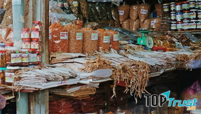 Cửa hàng bán hải sản khô