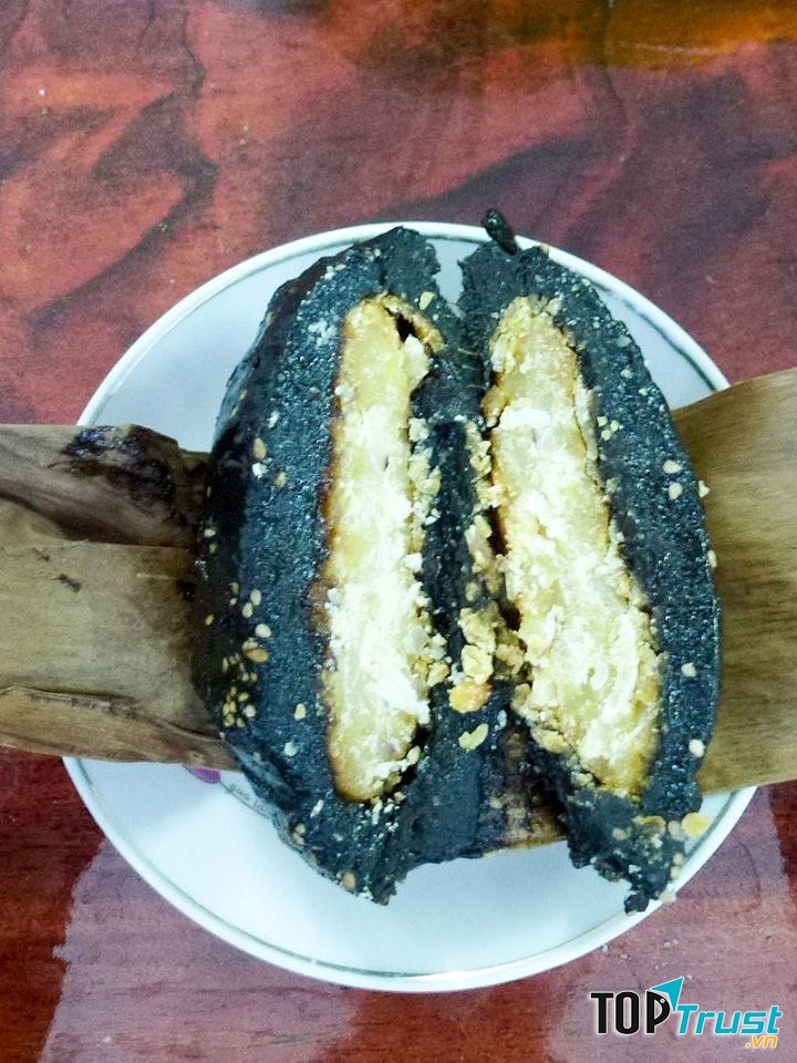 Cửa hàng bánh gai Tứ Trụ