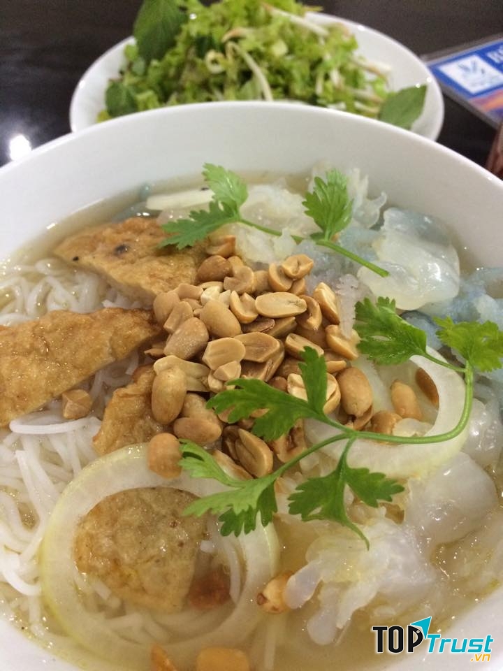 Cửa hàng Cô Ba Lâm