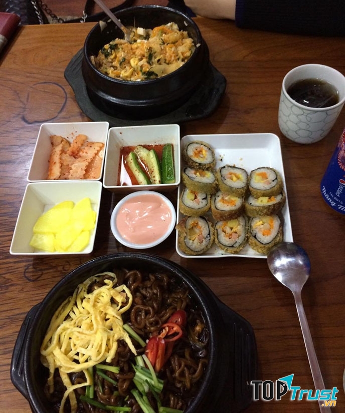 Những loại Gimbap biến tấu rất ngon và đặc sắc có nhiều đồ ăn đi kèm - Ản: Internet