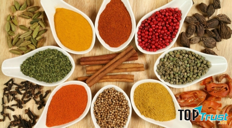 Bạn có thể dễ dàng tìm thấy nhiều loại gia vị đặc trưng cho món ăn các nước như: Đức, Ý, Pháp, Hungary, Ấn, Thái,...