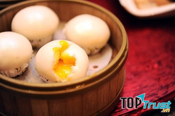 Bánh bao kim sa tại cửa hàng