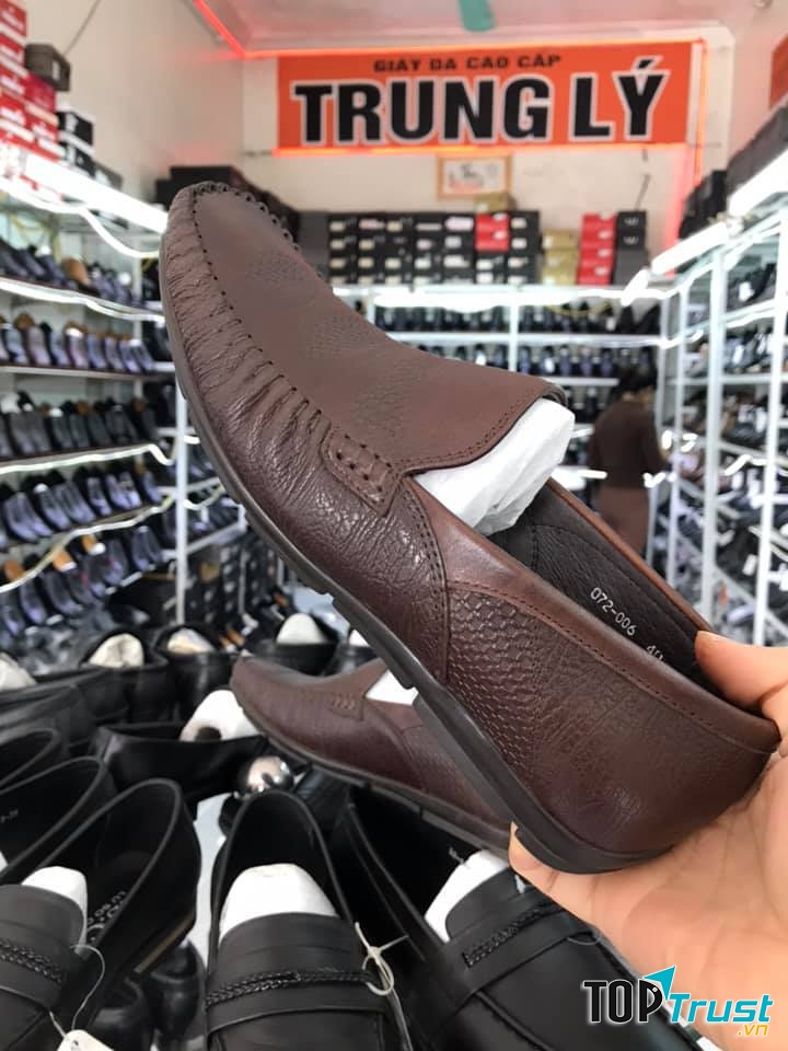 Cửa hàng giày dép Trung Lý