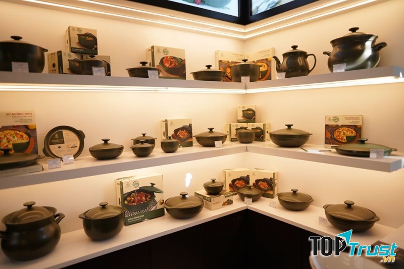 Cửa hàng gốm sứ Minh Long