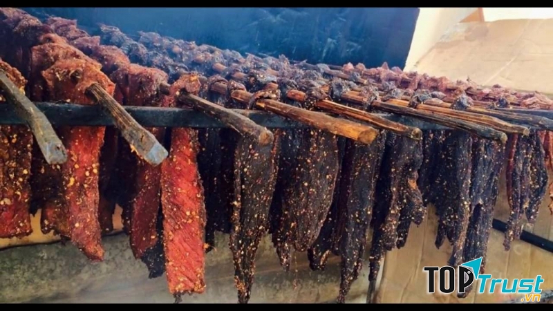 Thịt trâu gác bếp