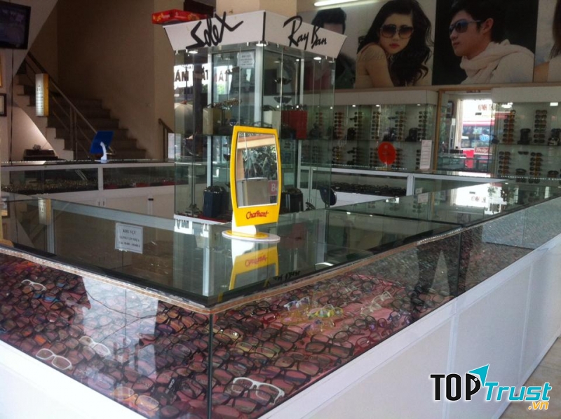 Cửa Hàng Mắt Kính Thủy Bảy