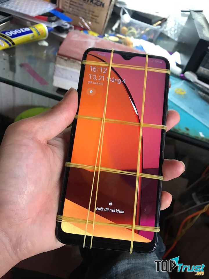 Cửa hàng sửa chữa điện thoại Nam Tiến Mobile