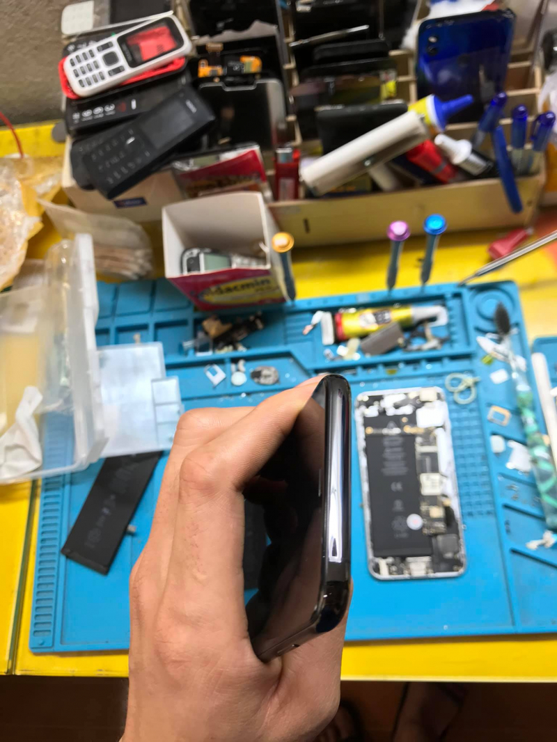 Cửa hàng sửa chữa điện thoại Thanh Mobile.