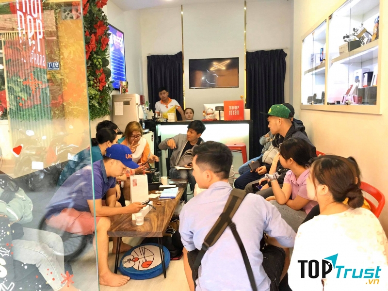 Cửa Hàng TRAI ĐẸP bán iPhone