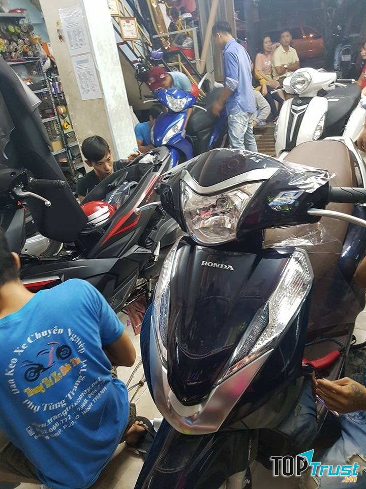 Cửa hàng trang trí xe Đức Tín