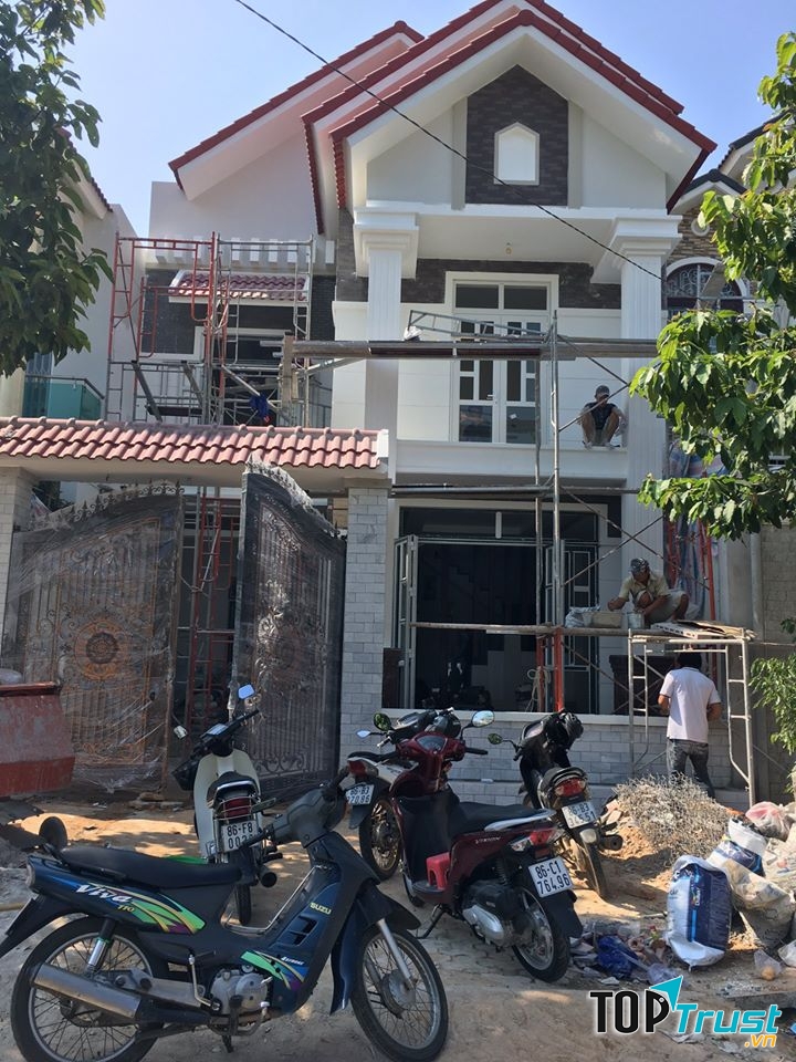 Công trình nhà ở đang thi công với vật liệu tại Cửa hàng VLXD Phúc Thái